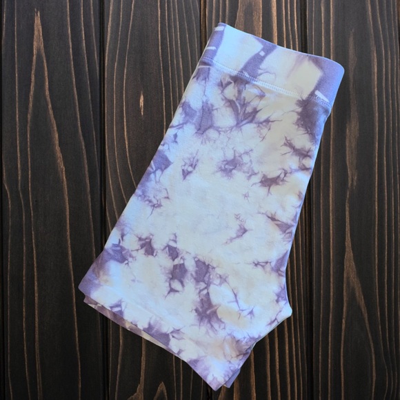 ⭐️ Wāhine Tie Dye Biker Shorts in Poni (purple) - NEW - Picture 3 of 8